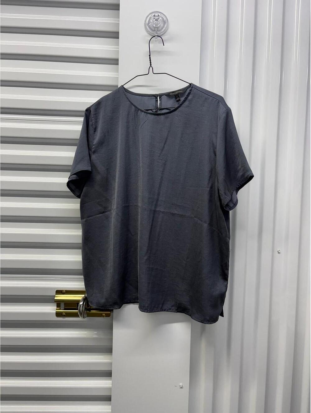 Banana Republic Women’s Large Banana Republic Charcoal Satin Short Sleeve Blouse